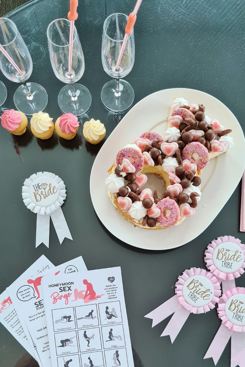 tutorial on how to make a diamond ring bridal shower cake no cook diy easy design for bridal showers, hens nights, bachelorette parties, bride to be weekend away, free recipe card nowthatspeachy